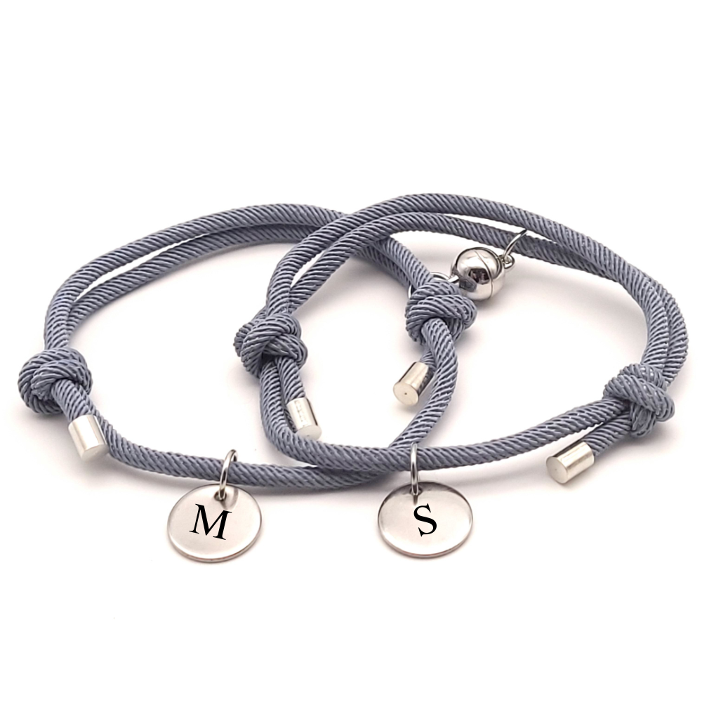 "Für immer verbunden" Magnetarmbänder mit Initialien - Gravur