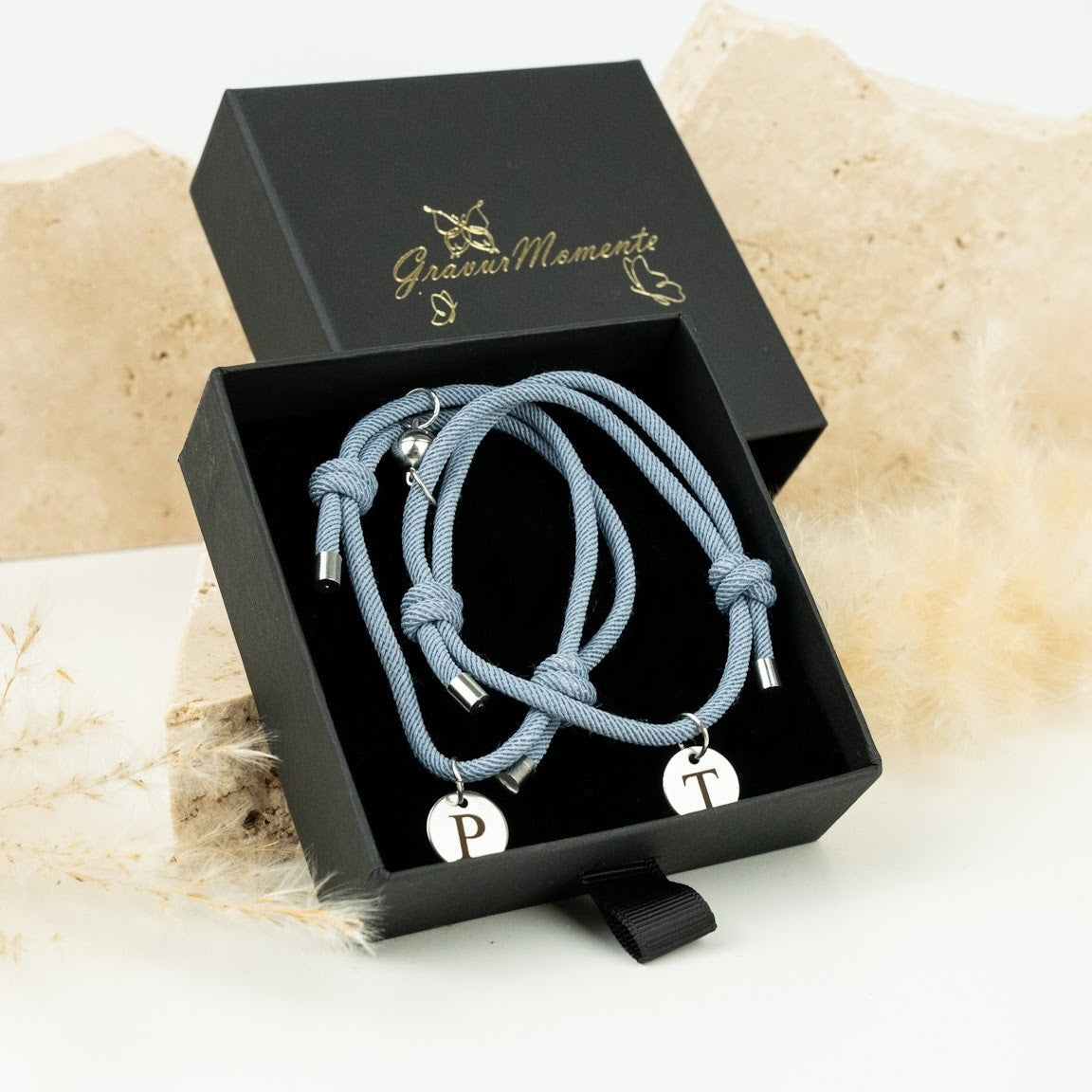 "Für immer verbunden" Magnetarmbänder mit Initialien - Gravur