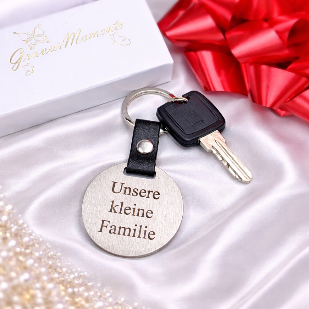 Gravur Schlüsselanhänger mit Wunschtext aus Edelstahl und Leder