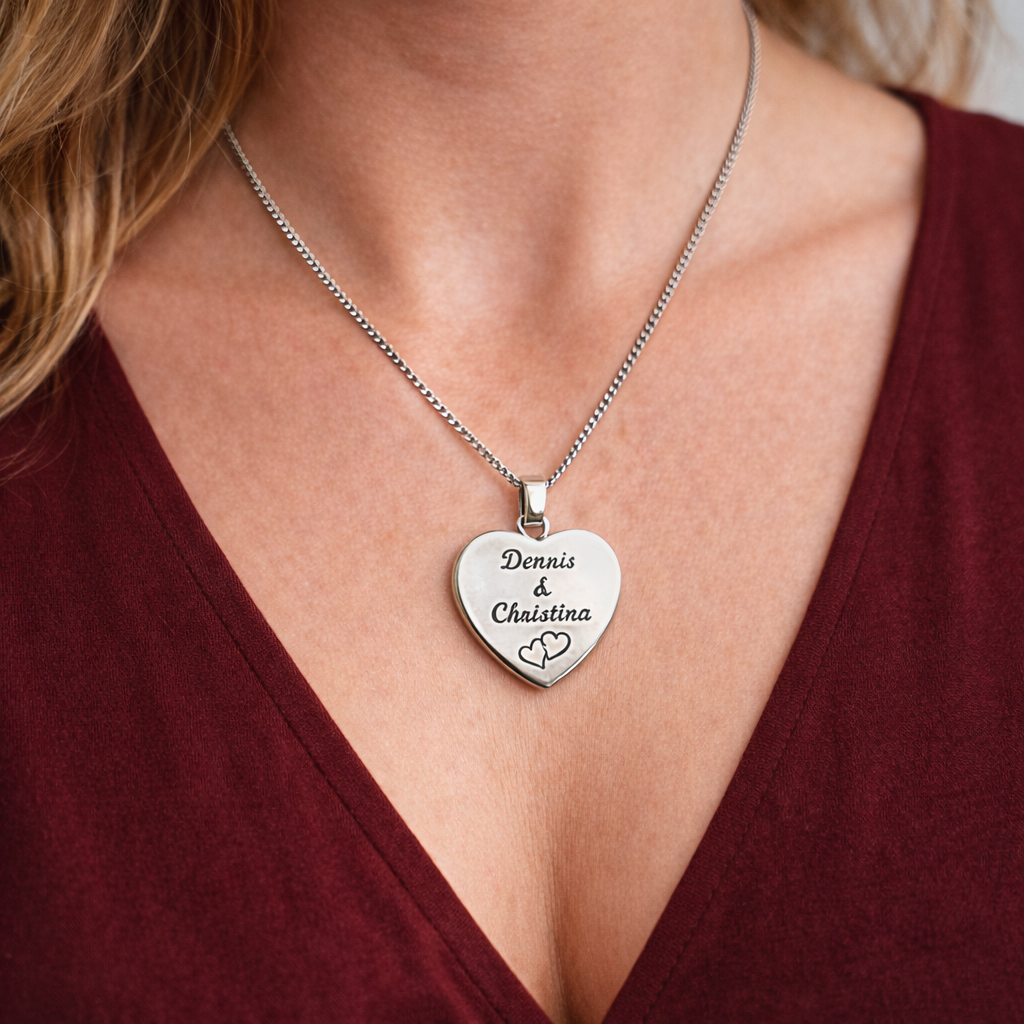 Silberne Herz Halskette mit zwei Namen graviert – personalisierter Schmuck 