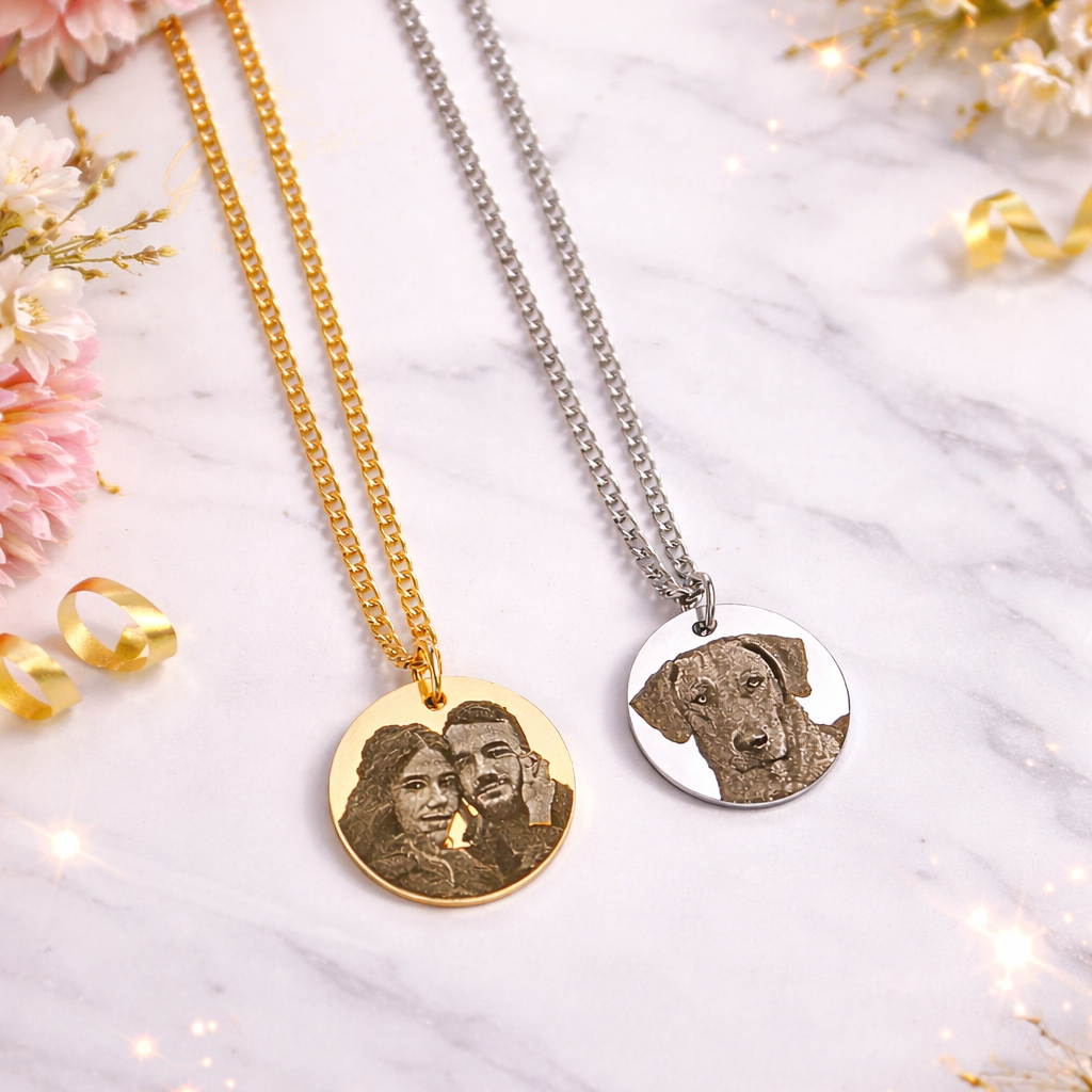 Runde Ketten in Silber und Gold mit Fotogravur – personalisierter Schmuck