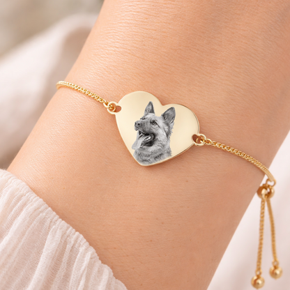 Goldenes Herz Armband mit individueller Tier Fotogravur am Handgelenk