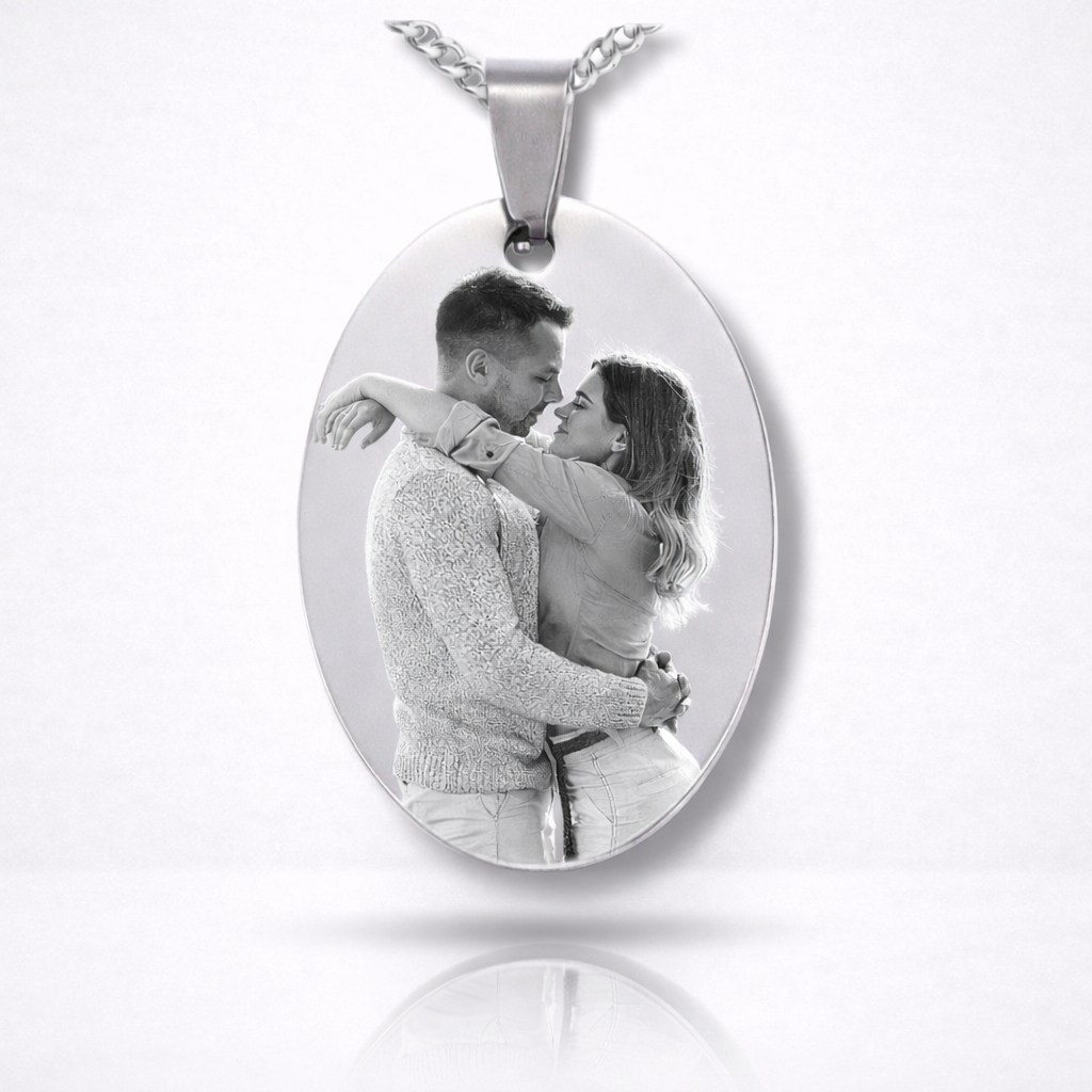 Personalisierte ovale Foto Kette aus Edelstahl in Silber mit Paar Fotogravur