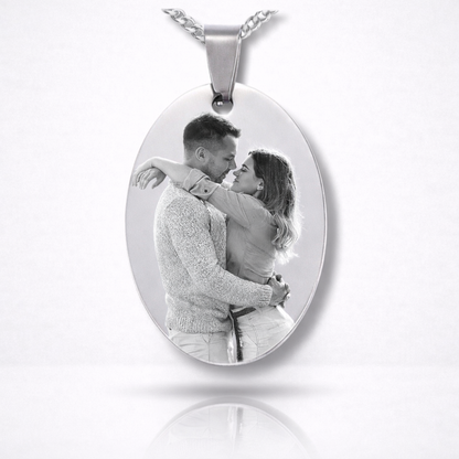 Personalisierte ovale Foto Kette aus Edelstahl in Silber mit Paar Fotogravur