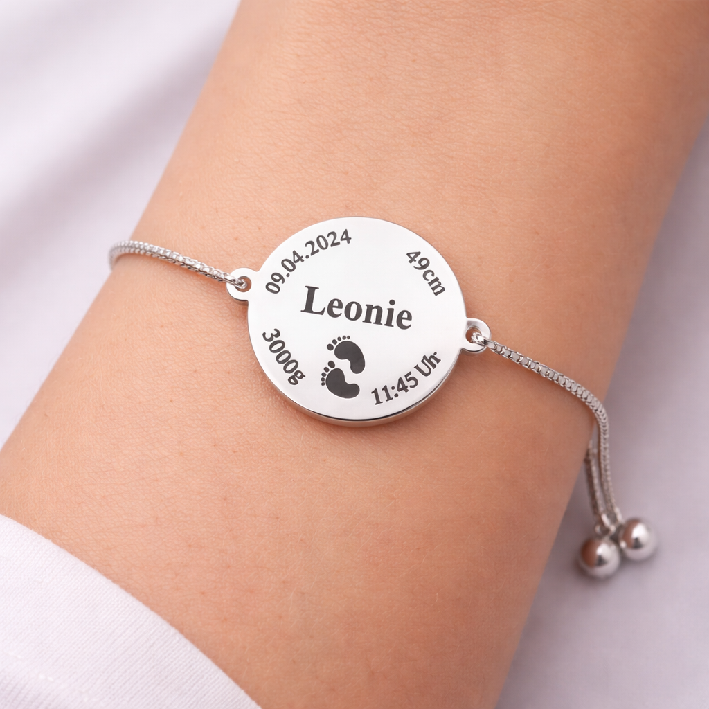 Silbernes Armband mit Baby Fußabdruck und Geburtszeit – personalisierbar