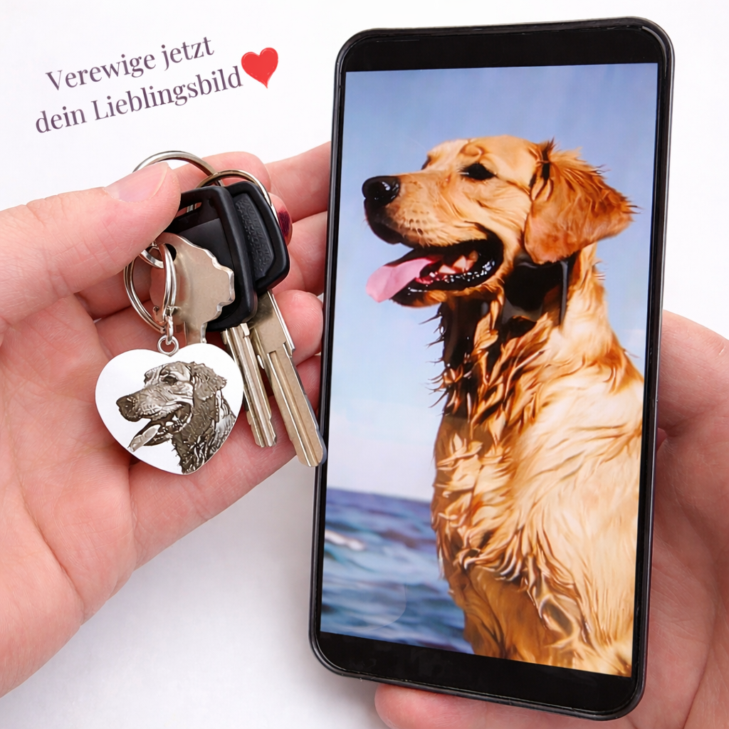 Individueller Hunde Foto Schlüsselanhänger Herzform neben Smartphone – personalisiertes Geschenk