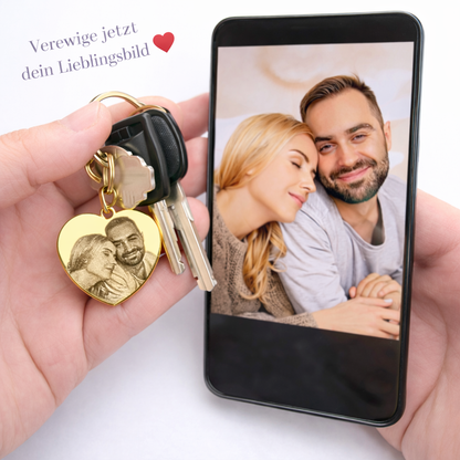 Herz Schlüsselanhänger mit Paar Fotogravur in Gold – Geschenk für Partner