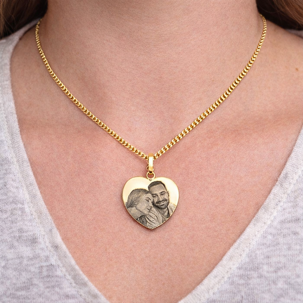 Goldene Herz Kette mit Fotogravur – personalisierter Schmuck mit Wunschbild